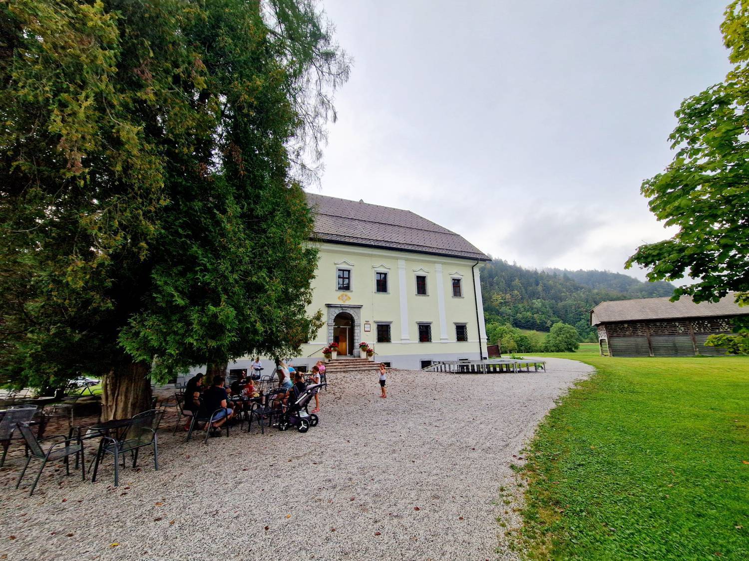 Dvorec Visoko main photo