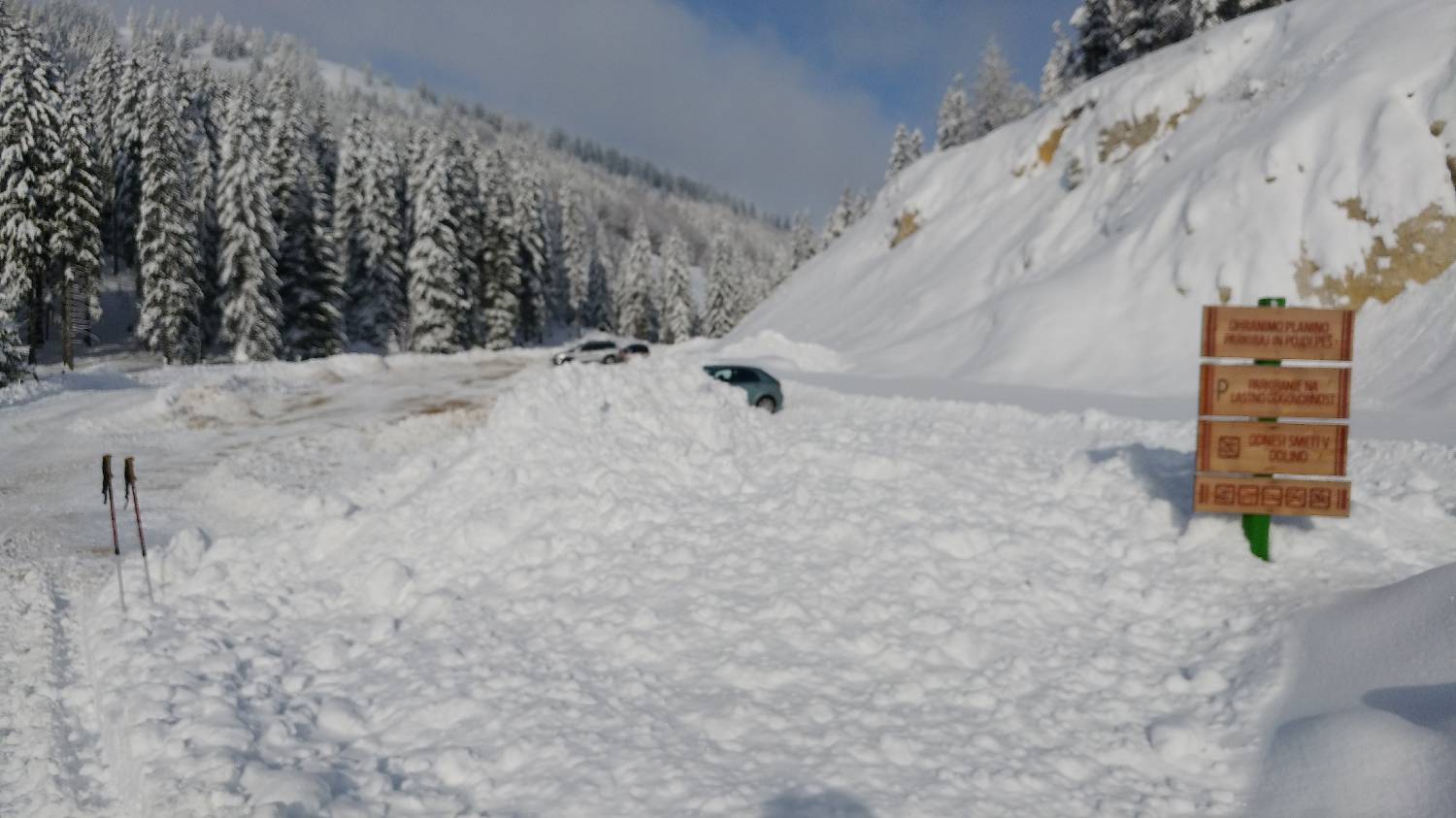 Parkirišče nad Kranjskim rakom - Mala planina slika 1