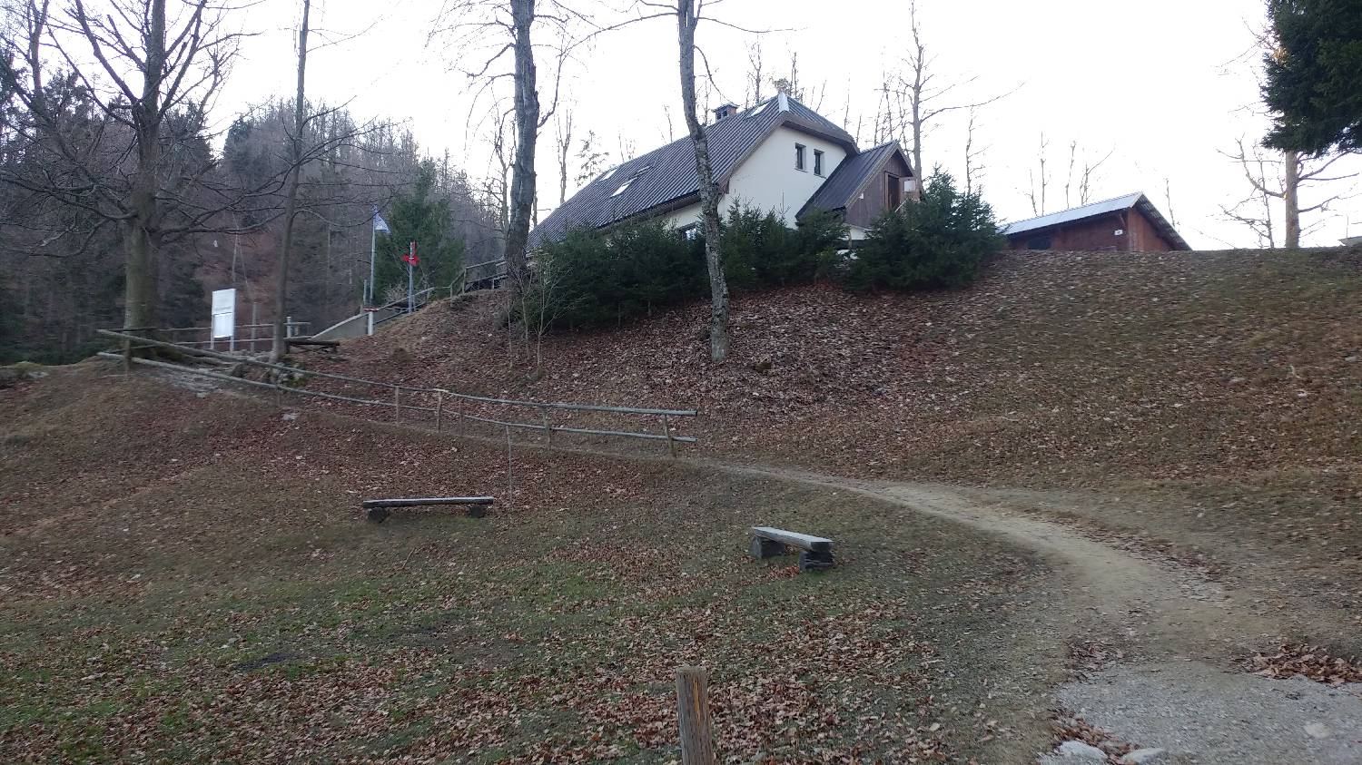 Nad Idrijo (pri rampi) - Koča na Hleviški planini - main photo