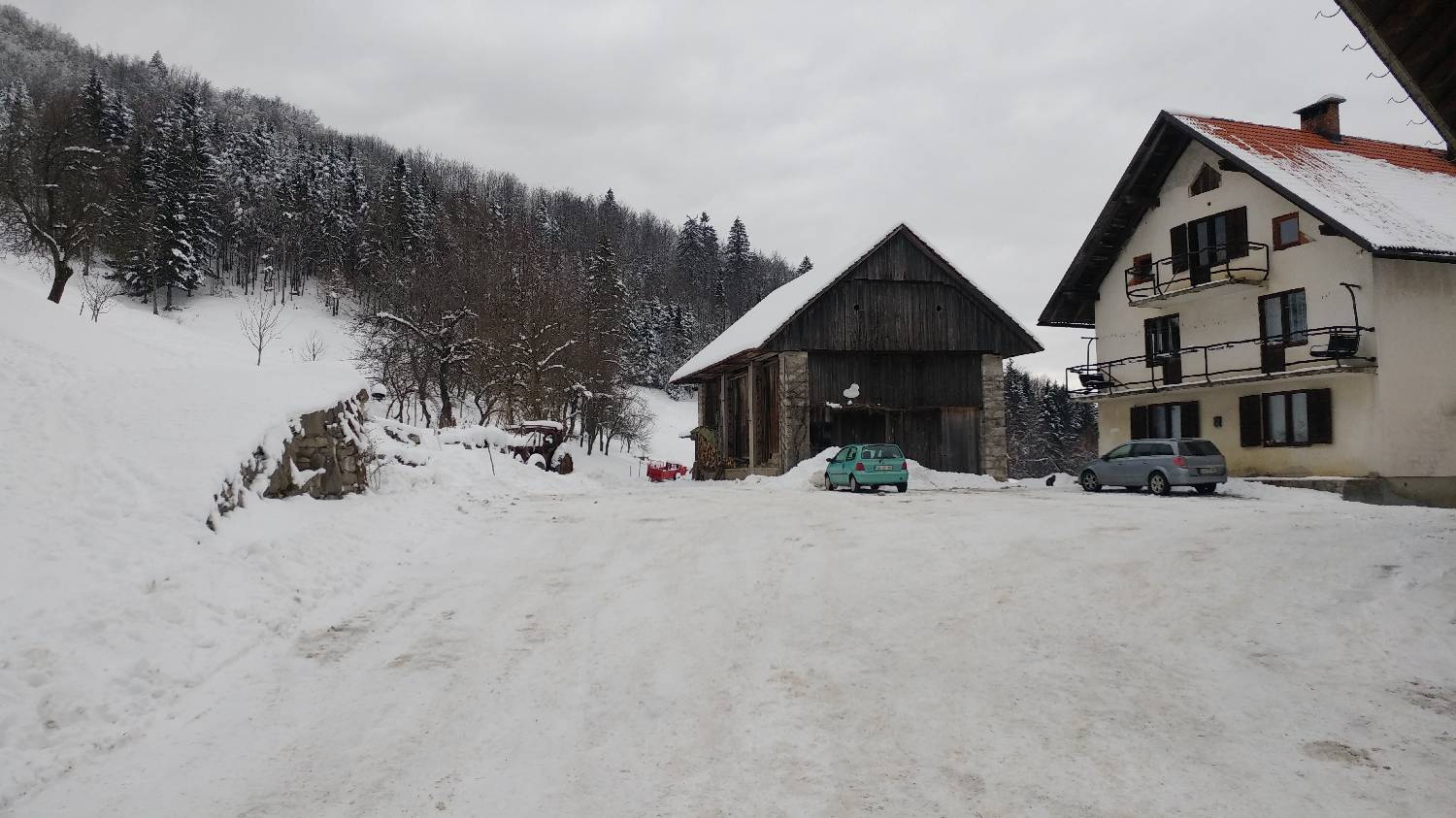 Lome - Pirnatova koča na Javorniku slika 2