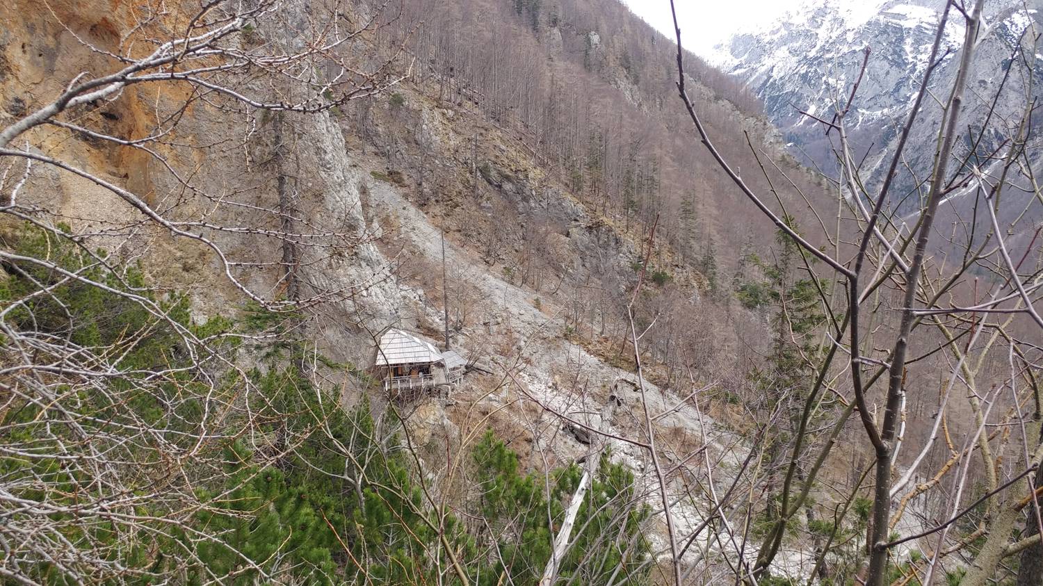 Koča pod slapom Rinka - Frischaufov dom na Okrešlju slika 8
