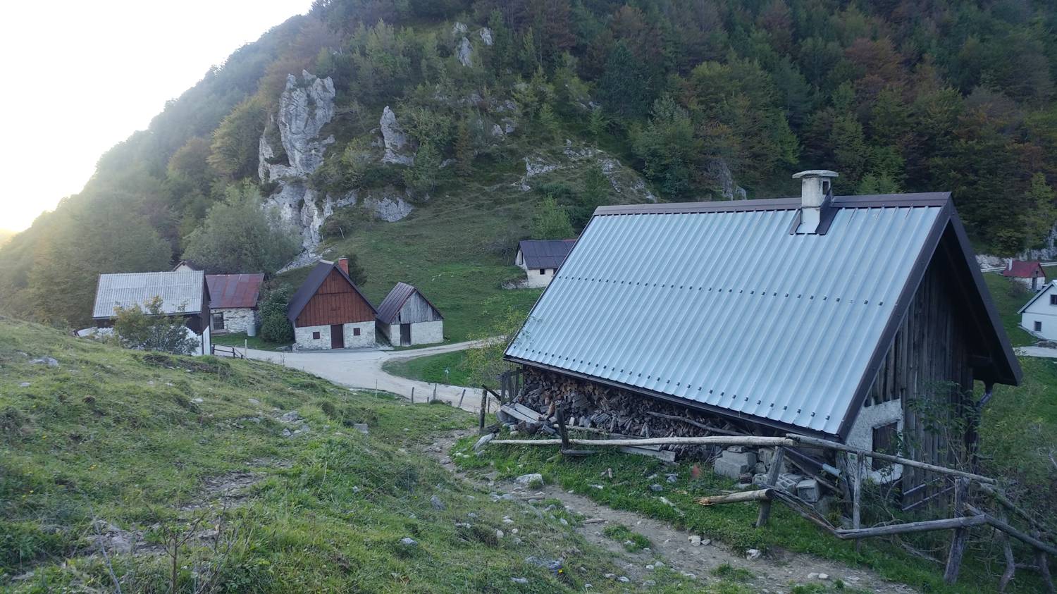 Koča na planini Stador - Planina Lom slika 9