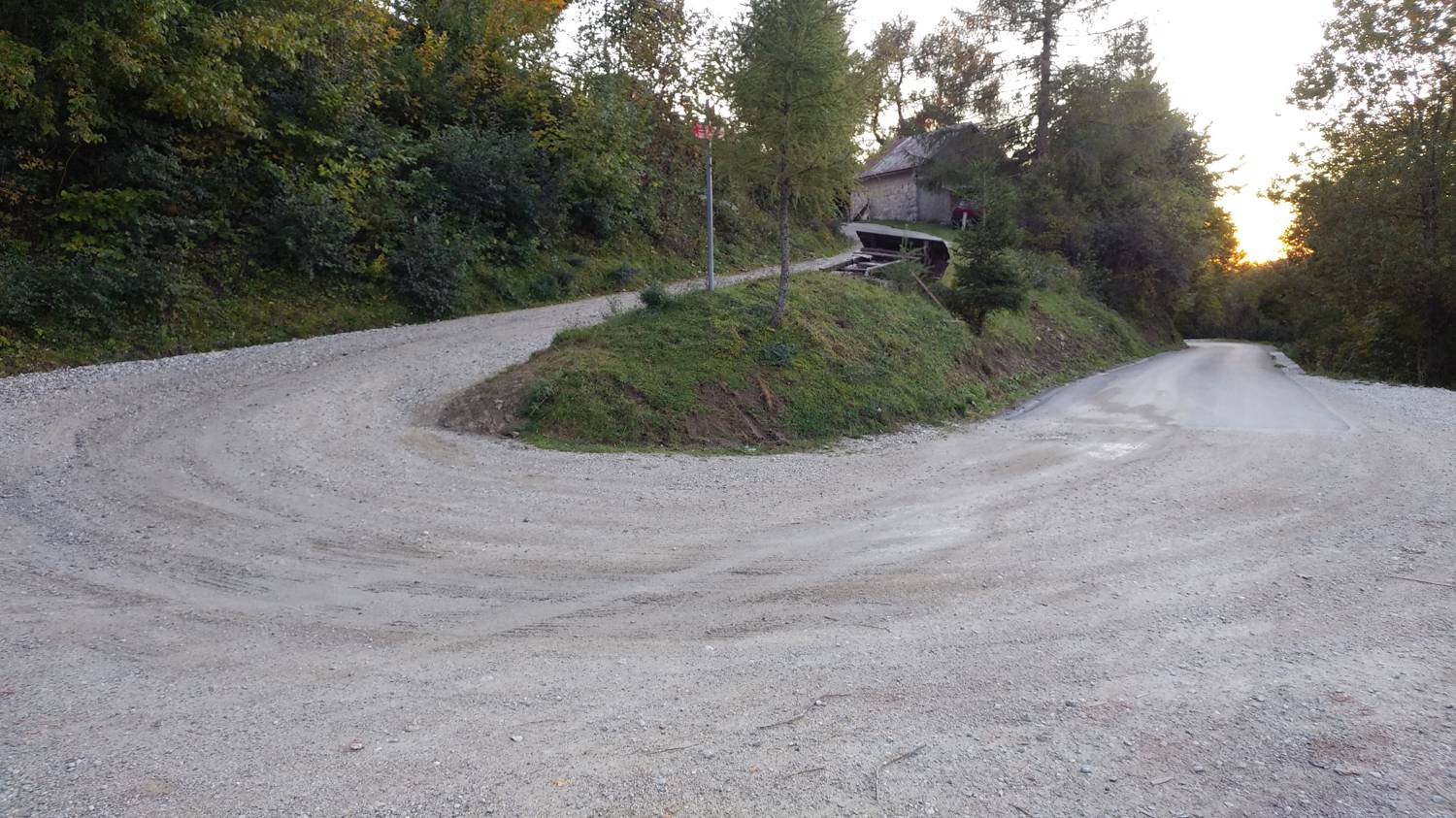 Koča na planini Stador - Planina Lom slika 1