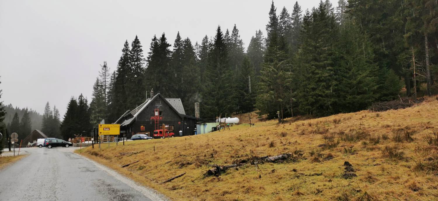 Koča na Pesku - Koča na Klopnem vrhu slika 1