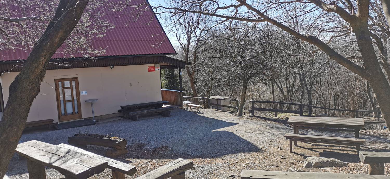Parkirišče Lovska koča Dobrovo - Planinsko zavetišče na Koradi slika 22