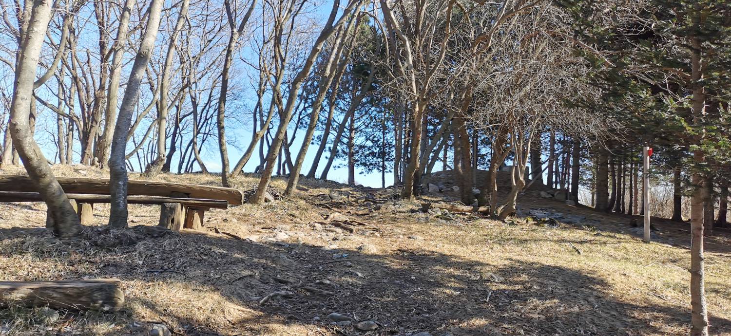 Parkirišče Lovska koča Dobrovo - Planinsko zavetišče na Koradi - main photo