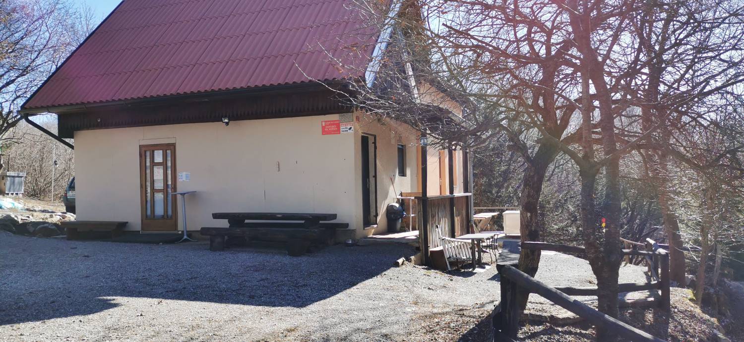 Parkirišče Lovska koča Dobrovo - Planinsko zavetišče na Koradi slika 24