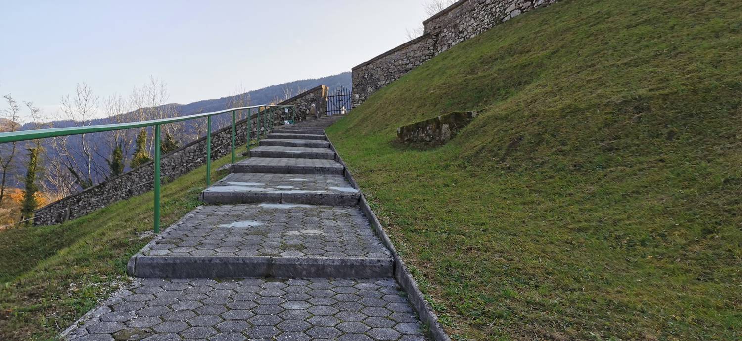 Ladra - Sveti Lovrenc (grob Simona Gregorčiča) slika 11