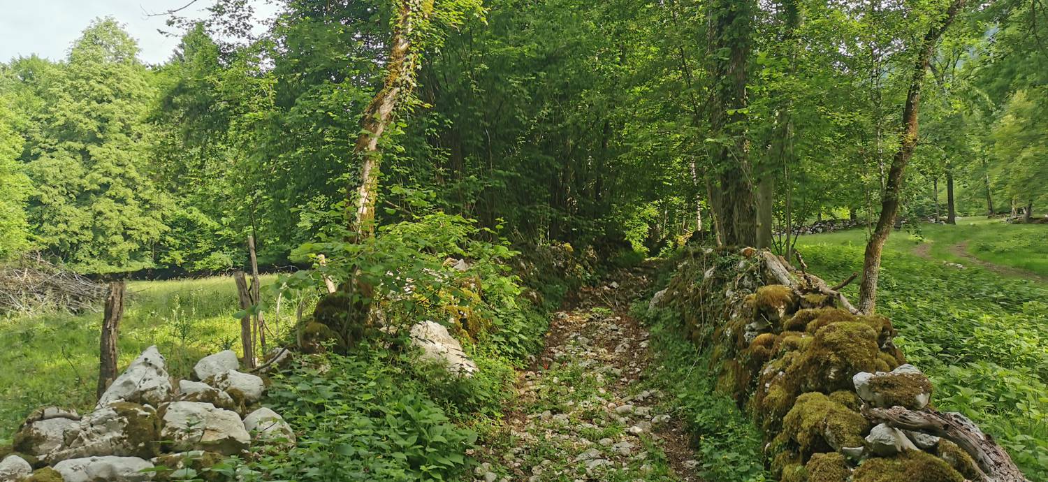 Kamno - Cerkev Svetega duha Libušnje slika 31
