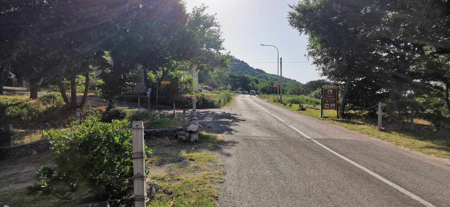 Parkirišče pod cerkvijo Svetega Ivana - Zakam slika 3