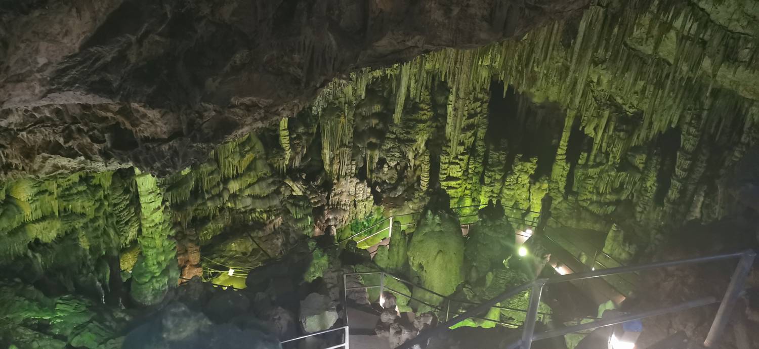 Zeusova jama (jama Psychro) prikazna slika