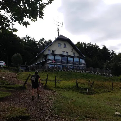 Cerknica - Planinski dom na Slivnici - glavna slika