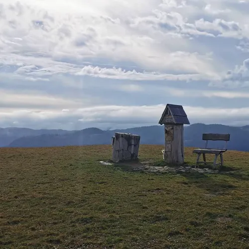 Lovska koča Lasce - Vrhovec (Šebreljski vrh) - glavna slika